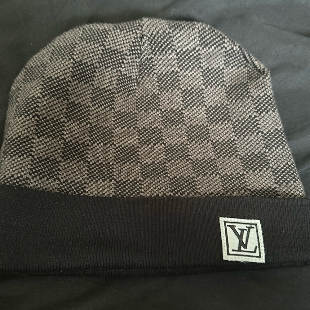 Black lv beanie for sale I can’t fit it to small for me I have a big head